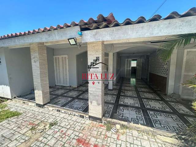 Casa com 2 quartos à venda na Getúlio Vargas, 3162, Centro, Cidreira por R$ 220.000