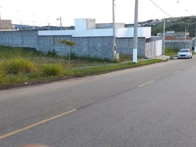 Terreno no condomínio Vale dos Cristais em Taubaté, medindo 10x25=250m