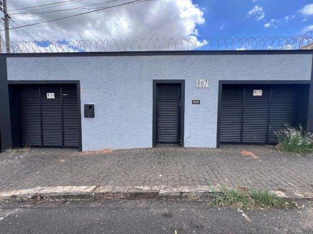 Casa comercial com 6 salas para alugar no Centro, Uberlândia  por R$ 5.900