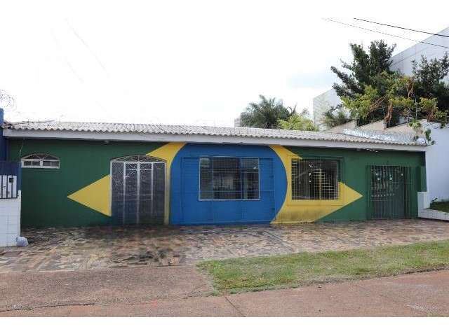 Casa comercial com 3 salas para alugar no Cazeca, Uberlândia  por R$ 4.900