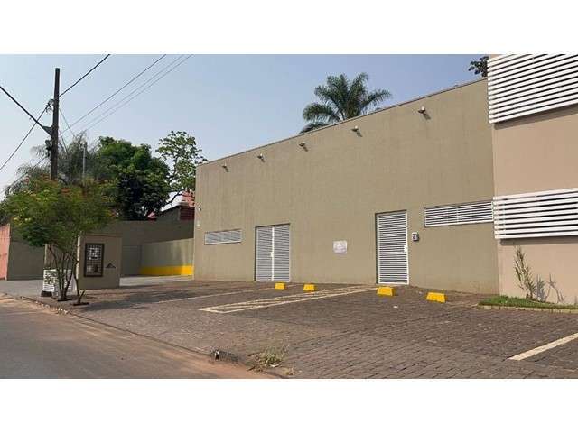 Ponto comercial com 1 sala para alugar no Daniel Fonseca, Uberlândia  por R$ 8.000