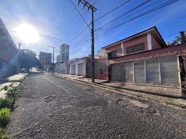 Casa comercial com 6 salas para alugar no Lidice, Uberlândia  por R$ 3.700