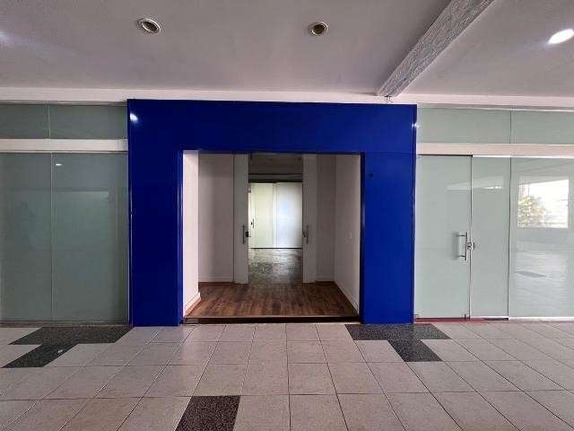 Sala comercial com 6 salas para alugar no Santa Mônica, Uberlândia  por R$ 7.000