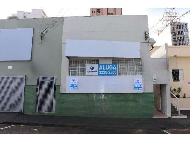 Casa comercial com 4 salas para alugar no Centro, Uberlândia  por R$ 4.400