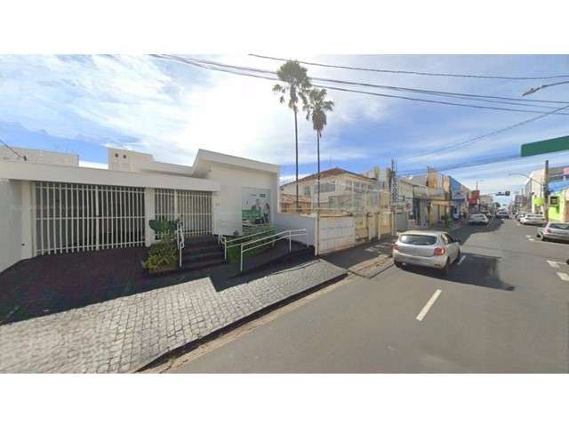 Casa comercial com 13 salas para alugar no Centro, Uberlândia  por R$ 10.000