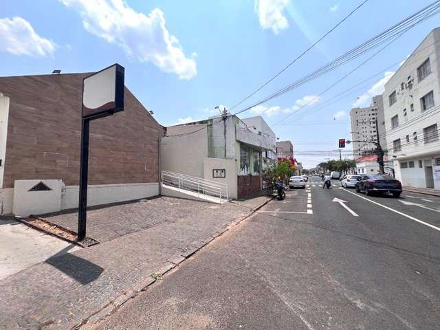 Casa comercial com 6 salas para alugar no Centro, Uberlândia  por R$ 3.500