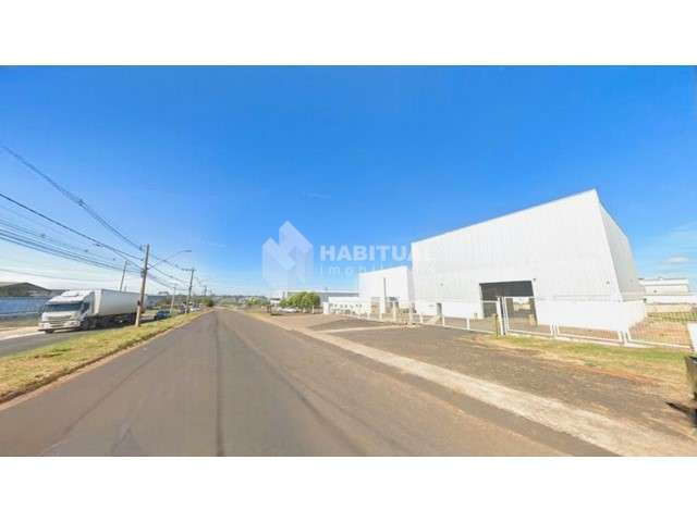 Barracão / Galpão / Depósito para alugar no Distrito Industrial, Uberlândia  por R$ 30.000