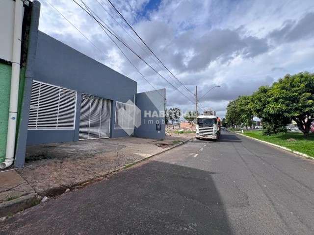 Barracão / Galpão / Depósito para alugar no Bom Jesus, Uberlândia  por R$ 10.000