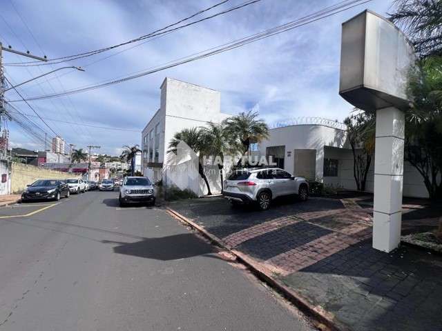 Casa comercial com 9 salas para alugar no Brasil, Uberlândia  por R$ 12.000