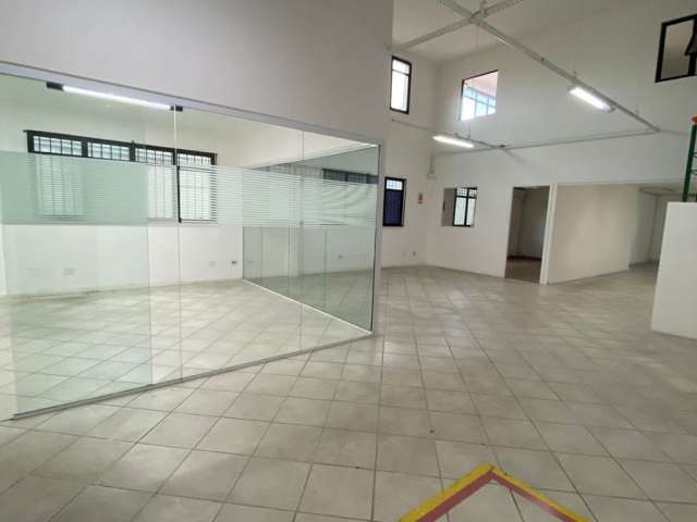 Prédio comercial ao lado do metrô Jabaquara 750m²