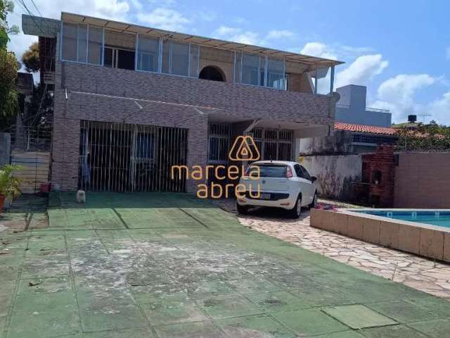 Vendo ampla casa a beira mar de Rio Doce, 05 quartos, 280 metros, 06 vagas, lazer