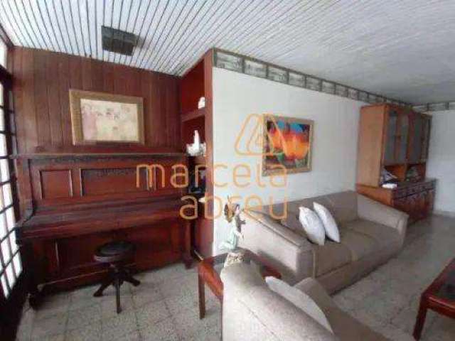 Vendo ampla casa com 08 qrts sendo 03 suites, 450 mts na Torre