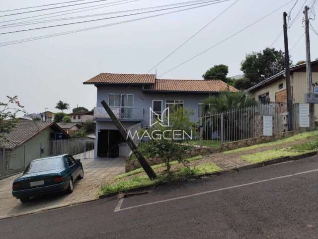 Casa com Sala Comercial e terreno grande no Jardim das Américas - CA418