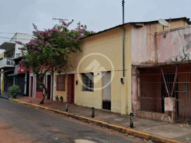 terreno comercial de 500 m2  com três casas dentro deste, mas construções  antigas , a 50 metros da praça do chopão, ponto comercial maravilhoso.. codigo: 74847