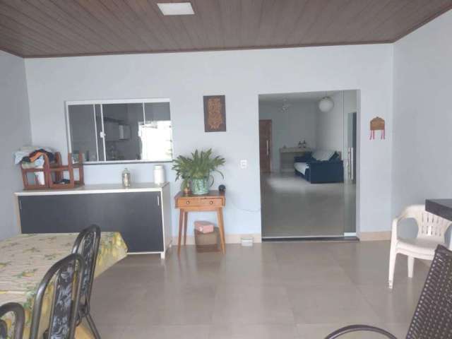 VENDO CASA BEM LOCALIZADA NO RODOVIÁRIA PARQUE, 3/4 SENDO 1 SUÍTE, R$ 900 MIL REAIS codigo: 86643