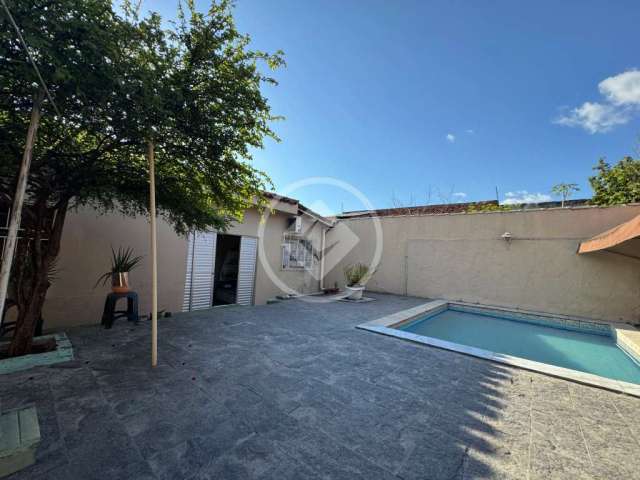 CASA COM PISCINA 3 quartos c/ piscina 2 vagas e quintal codigo: 95926