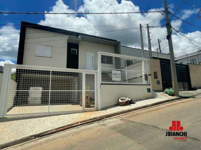 Casa com 2 quartos sendo uma suite e 4 vagas de garagem