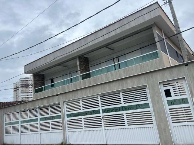 Casa de condomínio com 2 dormitórios e sacada vista Serra no Canto do Forte