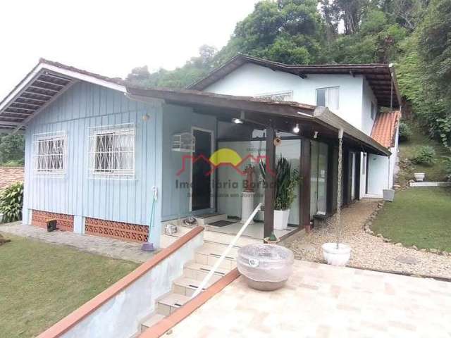 Casa com 03 Quartos no Santo Antônio