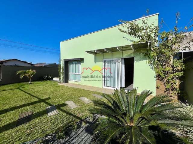 Excelente Casa com 02 Quartos e Galpão em Araquari