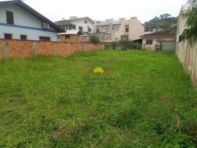 Amplo Terreno com Área Total de 360,37 m²