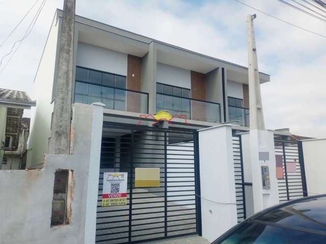 Excelente Sobrado Geminado com 02 Vagas de Garagem