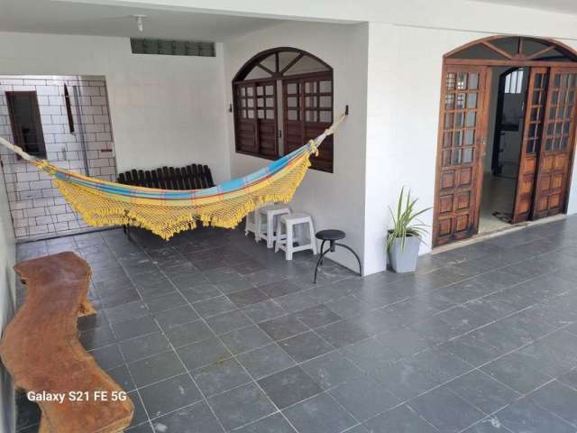 Casa em Condomínio com 4 dormitórios sendo 2 suítes + WC de Serviço - 320m² em Jacarecica