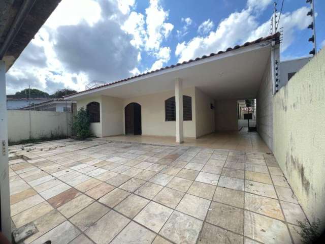 Casa com 3 dormitórios sendo 1 suíte + 1 Escritório no Bairro do Farol - 236m²