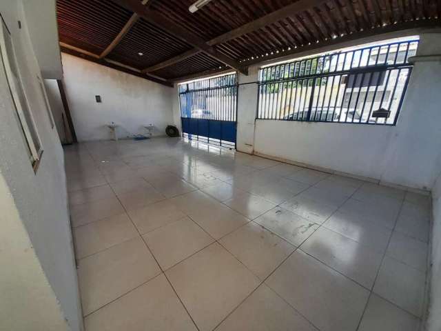 Casa triplex com 5 dormitórios sendo 1 suíte na Santa Amélia - 505m²