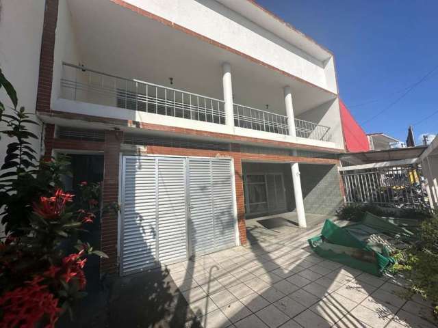 Casa Comercial no Bairro do Farol com Mezanino - 356m²