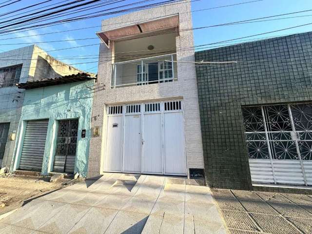 Casa duplex com 3 dormitórios sendo 1 suíte no Bairro do Prado - 130m²