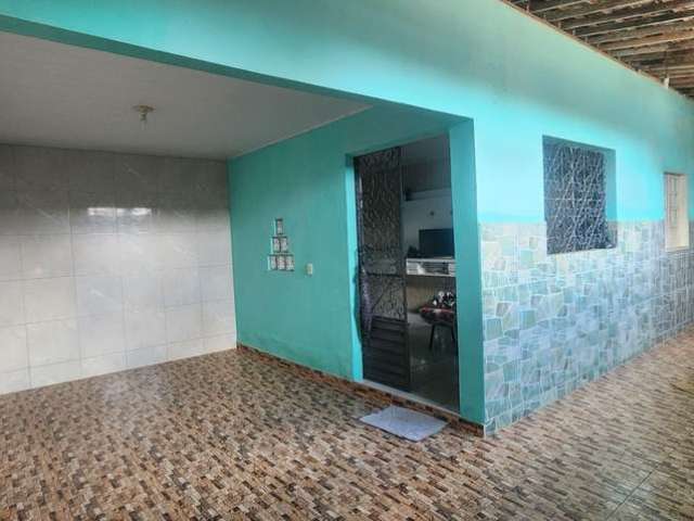 Casa no Bairro do Benedito Bentes com 3 dormitórios sendo 2 suítes - 192m²