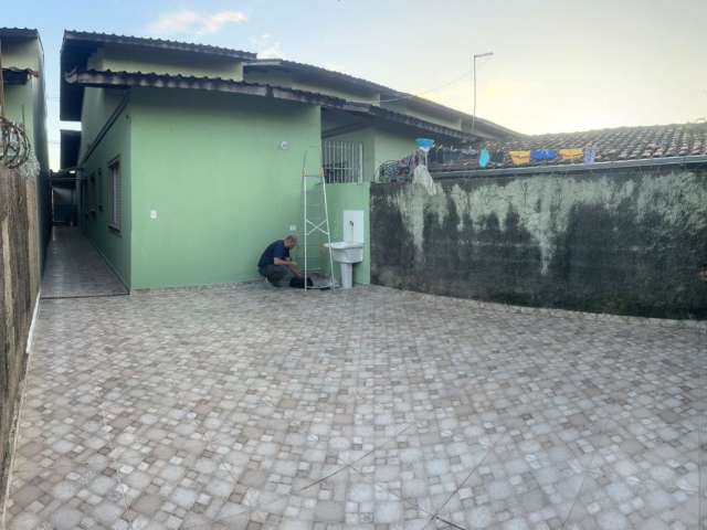 Casa em mongagua  com garagem