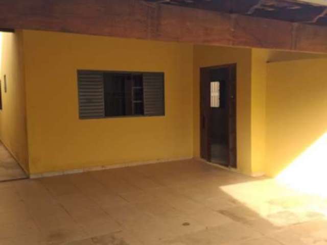 2 casas, com aproximadamente 130 m² e 100 m², em terreno de 250 m², no Jardim Patrícia.