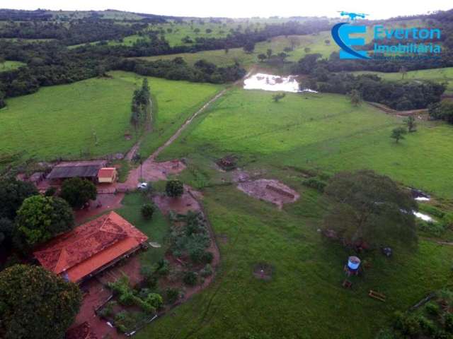 Fazenda com 53 alqueires ou seja 256,52 hectares, aos pés da Serra em Rio Quente- GO;