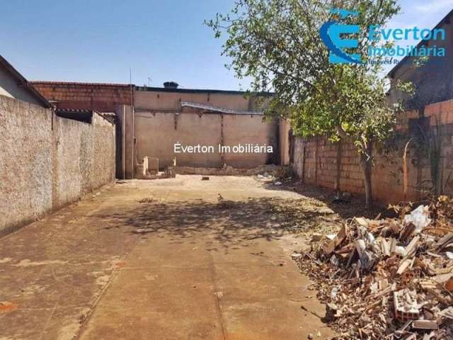 Lote Murado 250m² no Bairro São Jorge/ Parque das Seringueiras, em Uberlândia-MG;