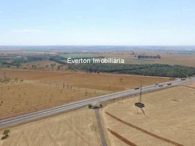 Área 220.000 m² nas margens Br 365;