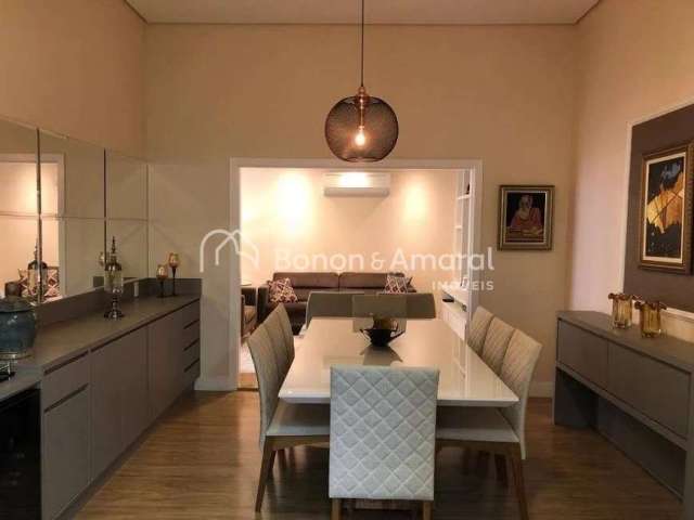 Casa com 5 Quartos e 5 banheiros à Venda, 320 m² por R$ 1.585.000