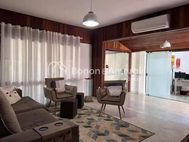 Casa com 3 Quartos e 2 banheiros à Venda, 148 m² por R$ 970.000