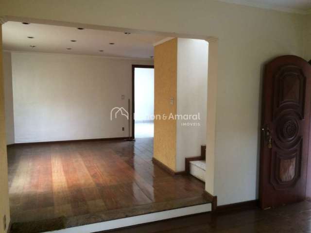 Sobrado com 214 m² e 3 quartos