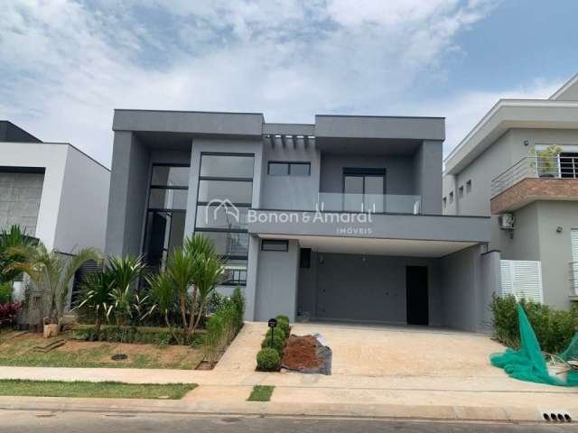 Casa à venda com 4 Quartos e 6 Banheiros por R$  R$2.950.000