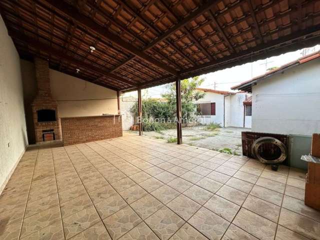 Casa Térrea ideal para comércio na região central à venda  na cidade de Paulínia - SP