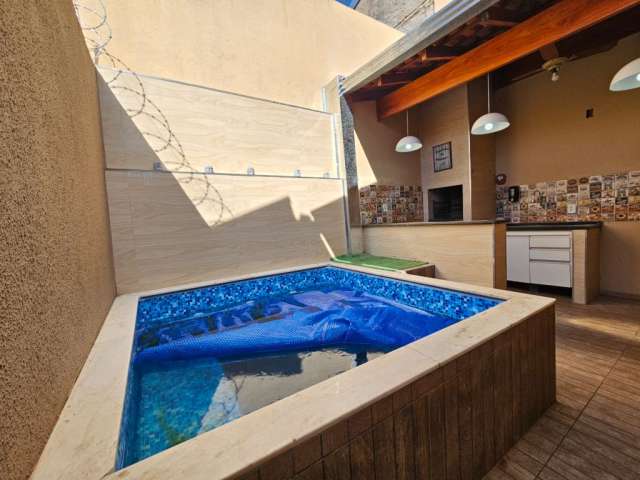 Oportunidade Imperdível: Casa Moderna com Área Gourmet e Piscina no Jardim Ferraz!