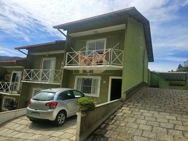 Casa Duplex para Venda em Teresópolis, Taumaturgo, 3 dormitórios, 1 suíte, 2 banheiros, 2 vagas