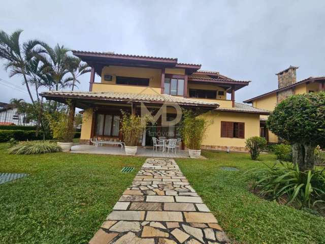 Casa em Condomínio para Venda em Teresópolis, Alto, 4 dormitórios, 4 suítes, 3 banheiros, 2 vagas