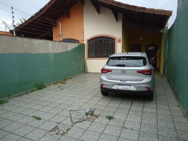 casa no jardim Real com 2 dormitórios sendo um com suíte, 1 banheiro social, sala e cozinha, garagem para 4 carros