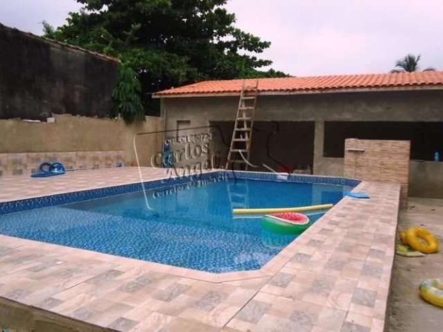 Casa com piscina próximo a praia para Venda em Praia Grande 3 dormitórios sendo 1 suite