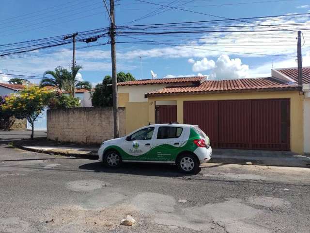 Casa á venda no Jardim Almeida