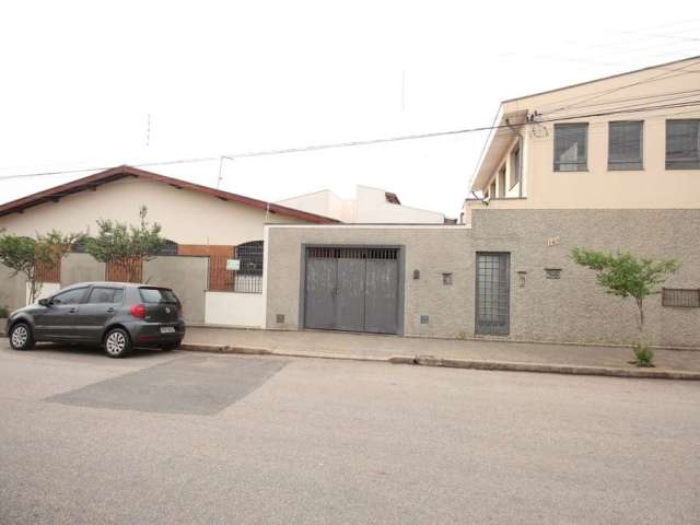 Casa com 3 dormitórios para alugar, 228 m² por R$ 2.200,00 mais IPTU- Jardim Bela Vista - São João