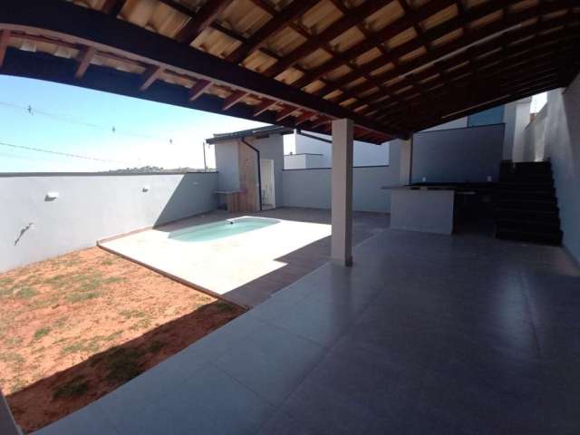 Casa com 2 dormitórios para alugar, 130 m² por R$ 2.700,00/mês - Jacarandas - São João da Boa Vista